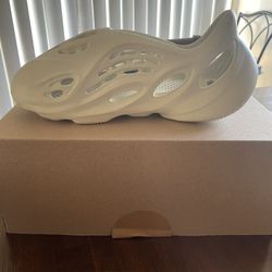 Yeezy Foam RNR ‘Sand’
