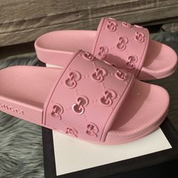 GG Woman’s Slides Size 6