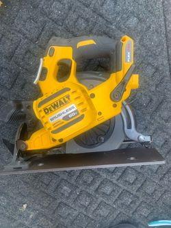 Dewult Flexvolt 60 V Max Cordless Brushless 7 1/4” Circular Saw With Break