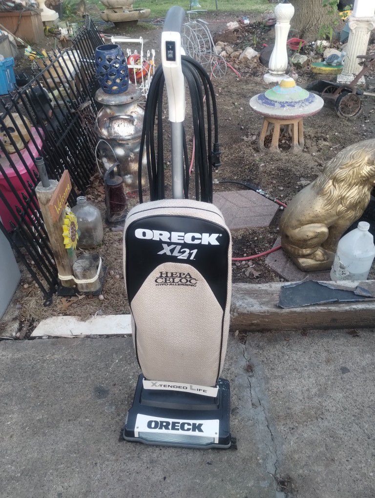 Oreck XL21 Vacuum Cleaner (Brand New)