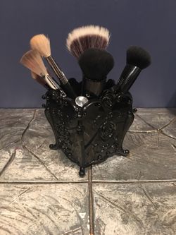makeup brush holder