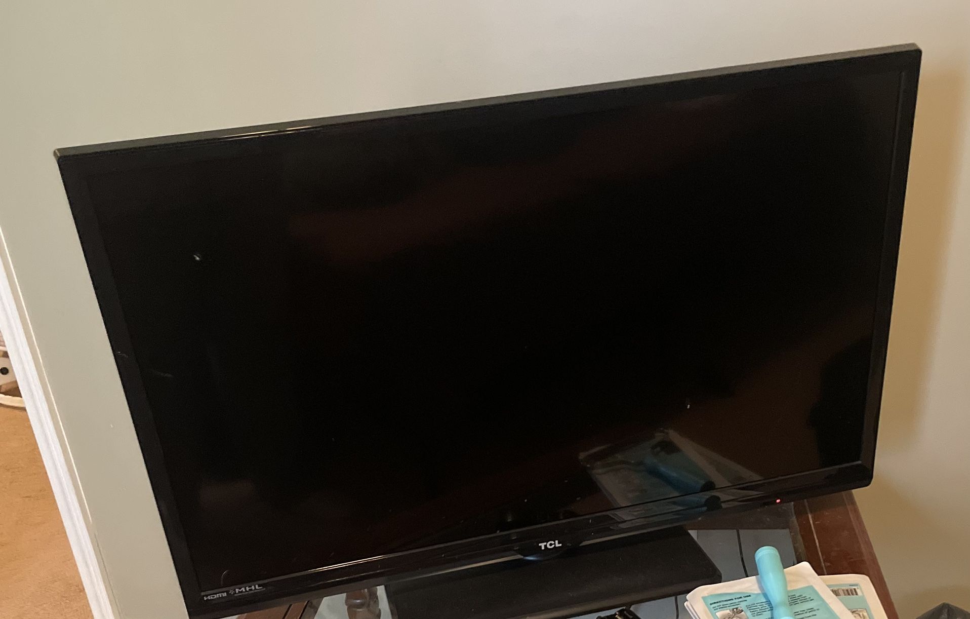 Flat screen TCL television 22”