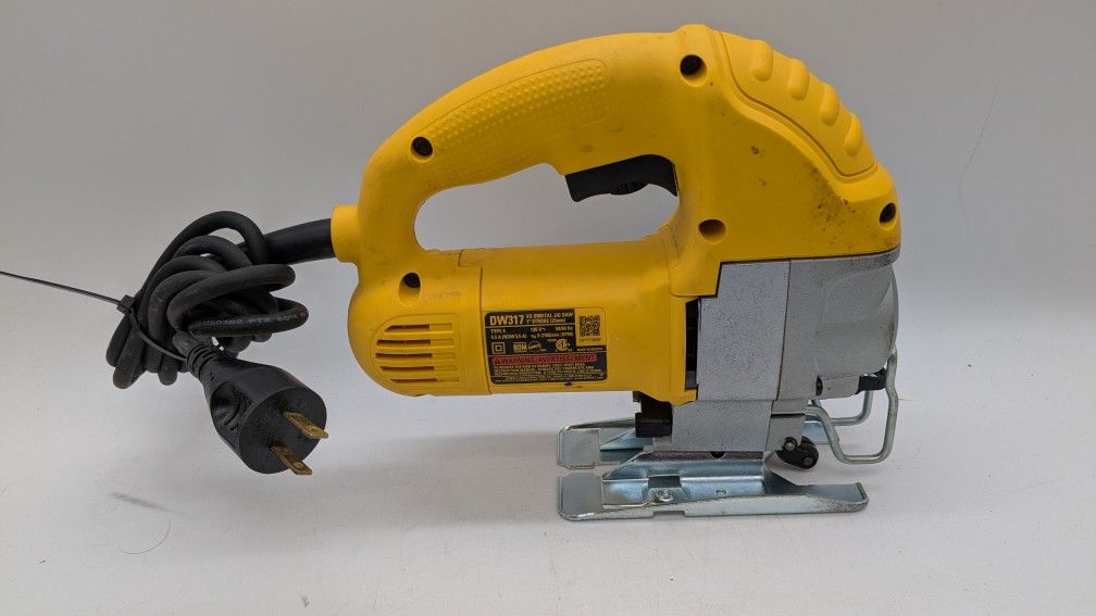 DeWalt (DW317) Corded Variable Speed Jig Saw.