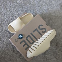 Yeezy Slides (Throw In A PRICE!!!!)