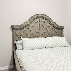 Magnussen Tinley Park Panel Bed (King)