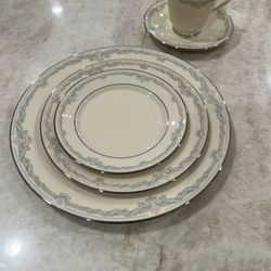 Lenox Service for 12—Cosmopolitan Collection Kingston. Great Condition 