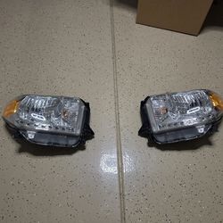 NEW 2014-2017 Toyota Tundra Headlights