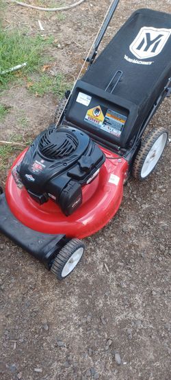 Very nice Yard Machine by MTD push lawn mower with Briggs & Stratton 140cc engine