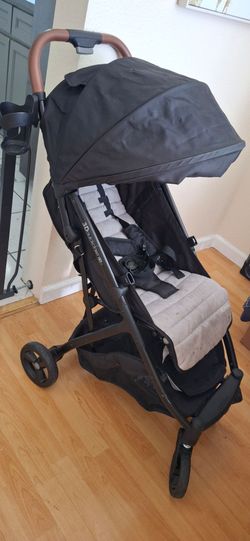 Black baby stroller for sale !!!