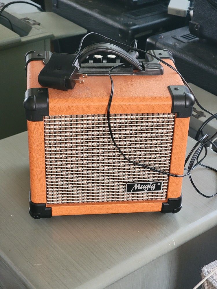 Battery Powered Guitar Amp W/power Adapter