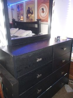 Free dressers and nightstand