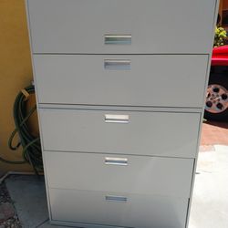 Five a drawer meadow file cabinet to the excellent condition