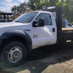 2006 FORD D-550 FLAT BED DIESEL TRUCK 18 FT LONG
WITH LIFT GATE
DIESEL 