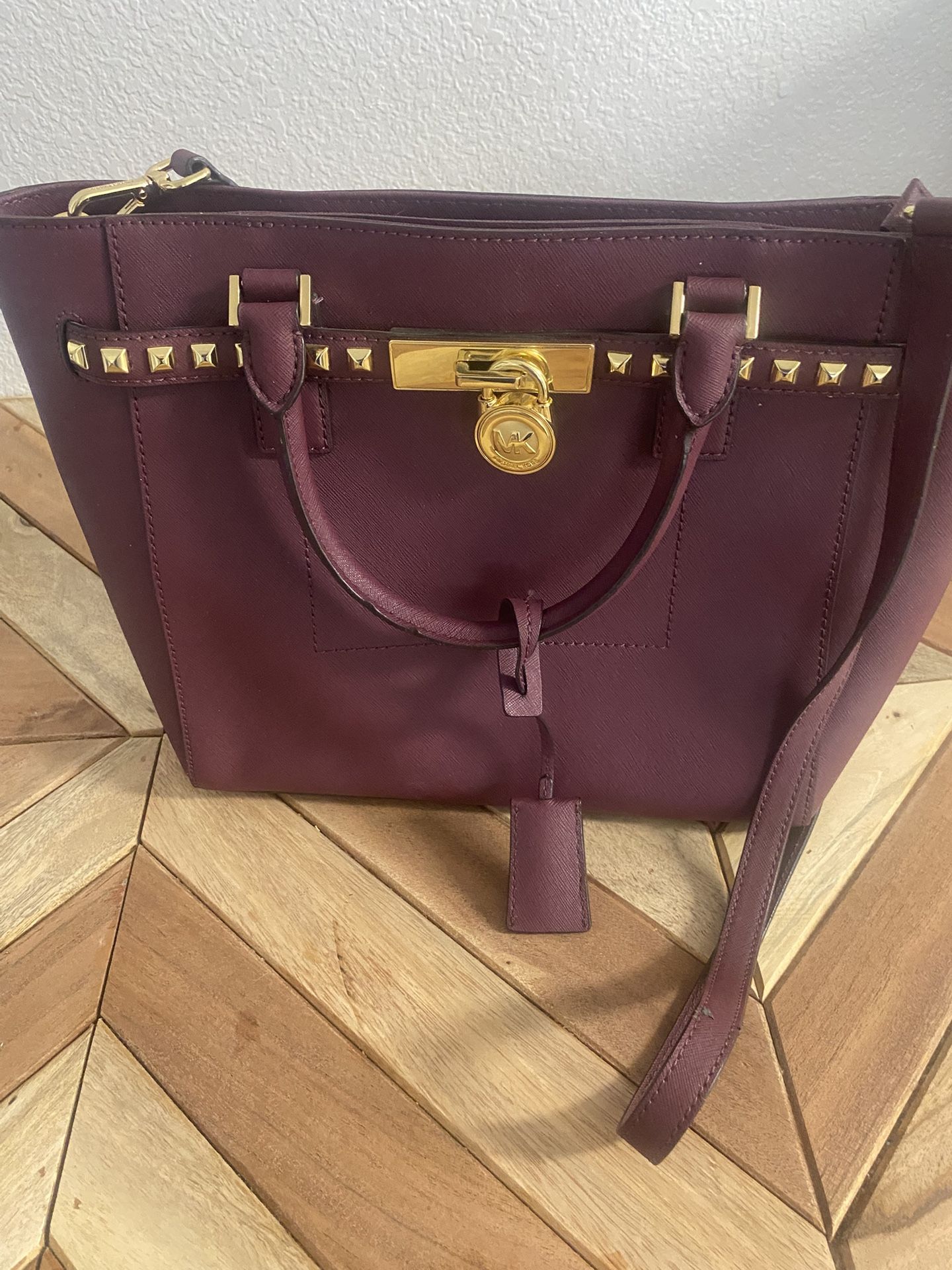 “Michael Kors” Handbag *(Not A Knockoff)