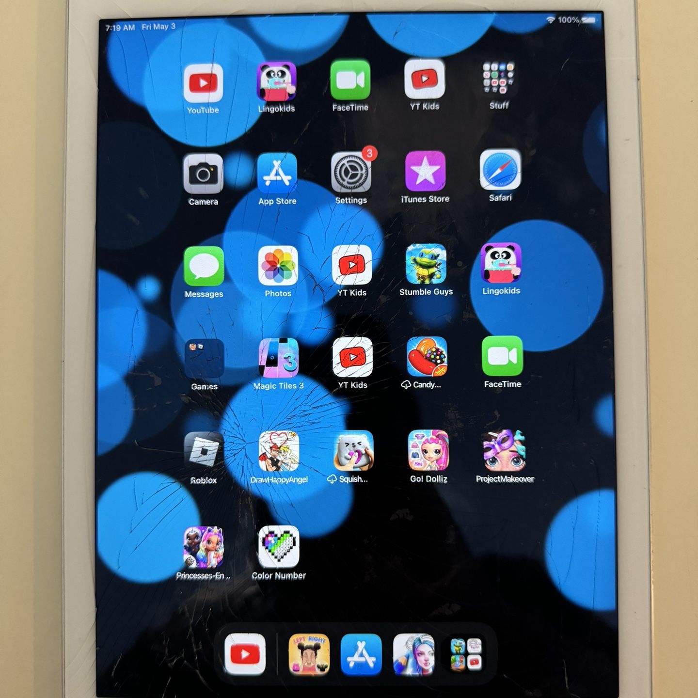iPad Air 2 (Cracked Screen)