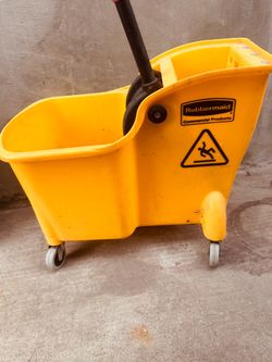 Rubbermaid Commercial Mop Bucket with Wringer
