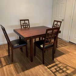 Brand New/ Dining room table and chairs/ set of 5 pieces/Free Delivery To Your Door 