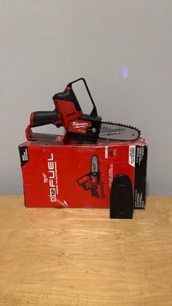 Milwaukee M12 FUEL 6 in. 12V Lithium-Ion Brushless Electric Cordless Battery Pruning Saw HATCHET (Tool-Only)