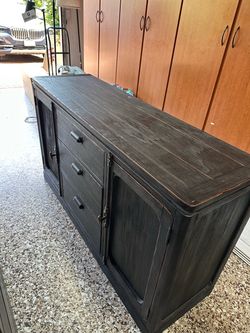 Sideboard buffet table