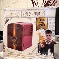 Wizard World Harry Potter Gryffindor Mini Fridge 