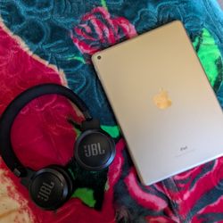 Ipad 5th Generarion 128gb & JBL Live460NC