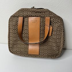 Used item in good condition. Authentic COACH pouch made of signature canvas with leather trim. Shows normal signs of use and storage such as light scu