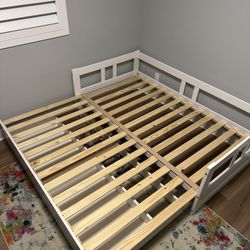 White Twin-to-King Trundle Daybed with 2 Storage Drawers