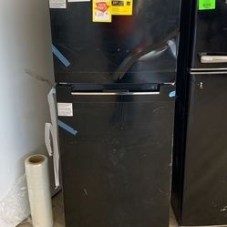 MAGIC CHEF HMDRB TOP FREEZER REFRIGERATOR XT4