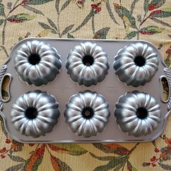 Like New Nordic Ware USA Anniversary Bundt Lette Mini Cake Pan