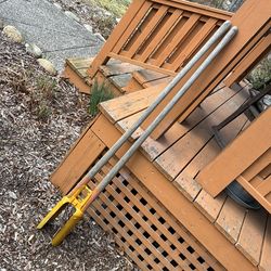 Post hole digger heavy duty like new