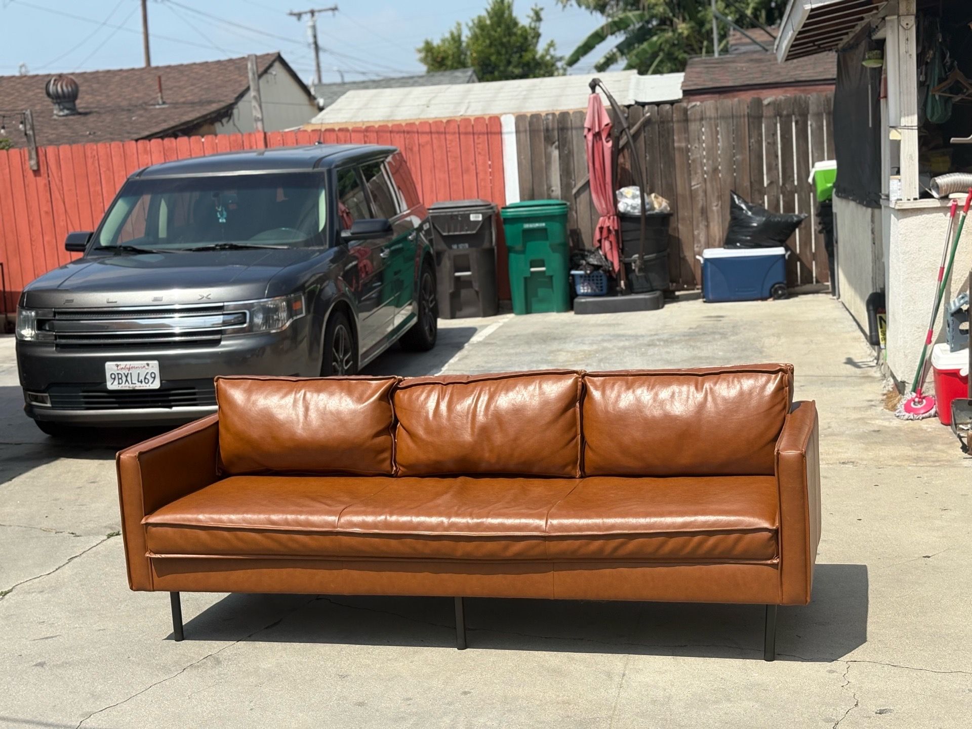 West Elm Leather Axel Sofa (89”) Delivery 🚚