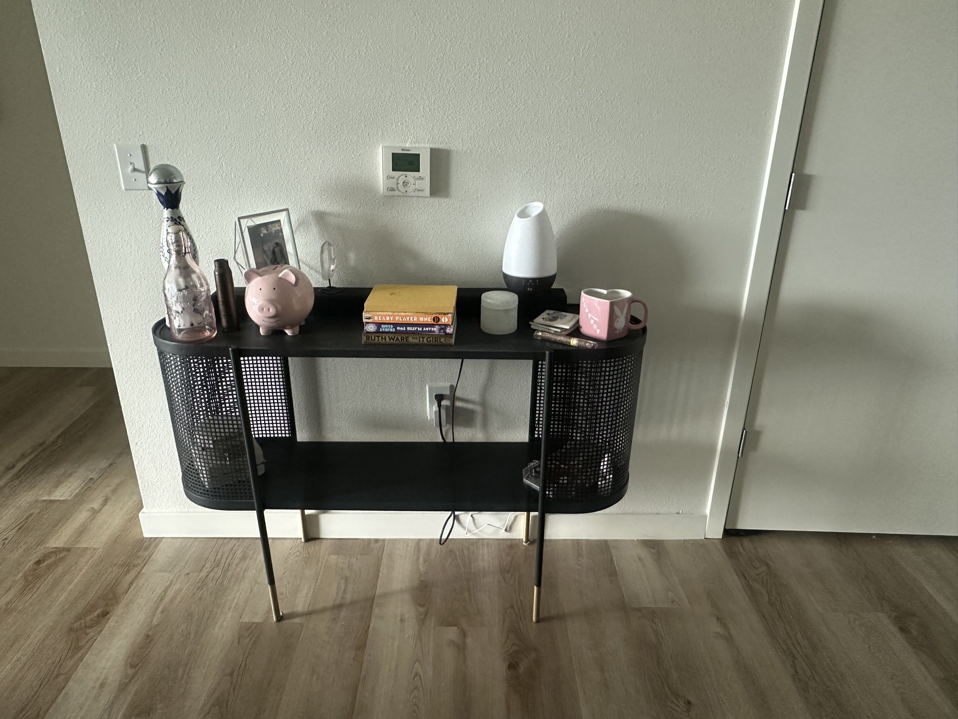 Cabinet, Bar