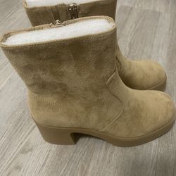 Anne Klein High Heel Boots (SIZE 8) 