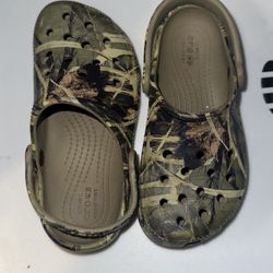 BOYS CROCS