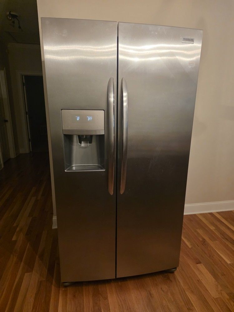 Frigidaire Gallery 25.6 cu. ft. Refrigerator Silver