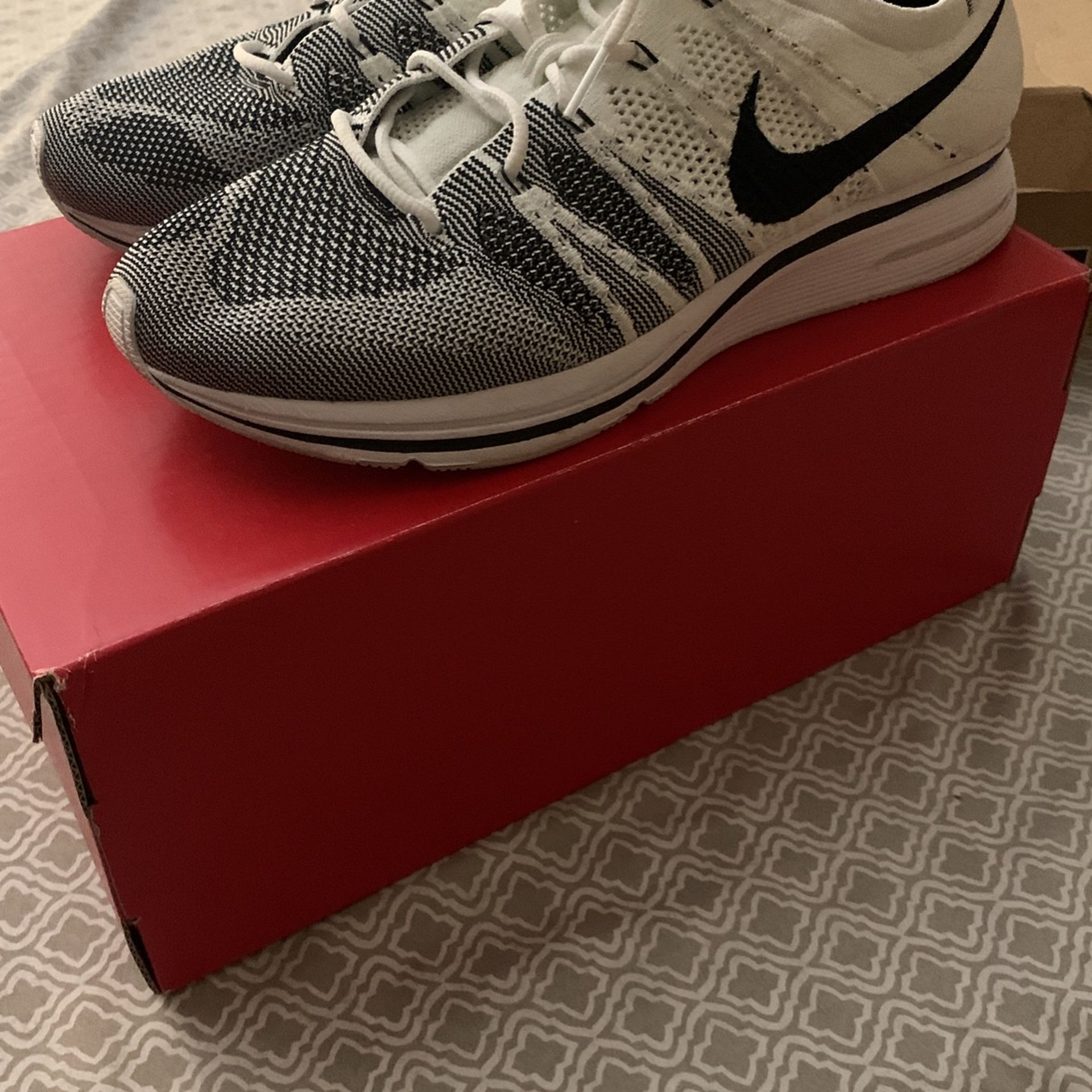 Nike TWs