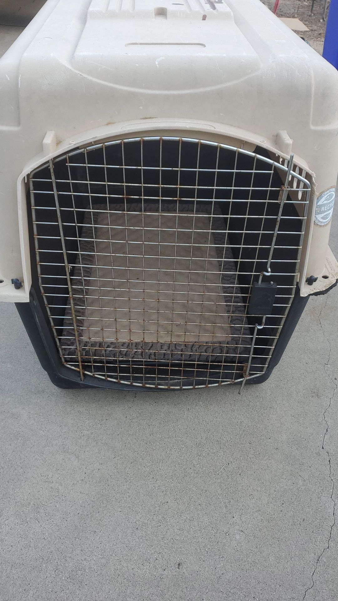 Large Dog crate with pad