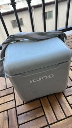 Igloo Tag Along Too 11 qt Insulated Hard Cooler