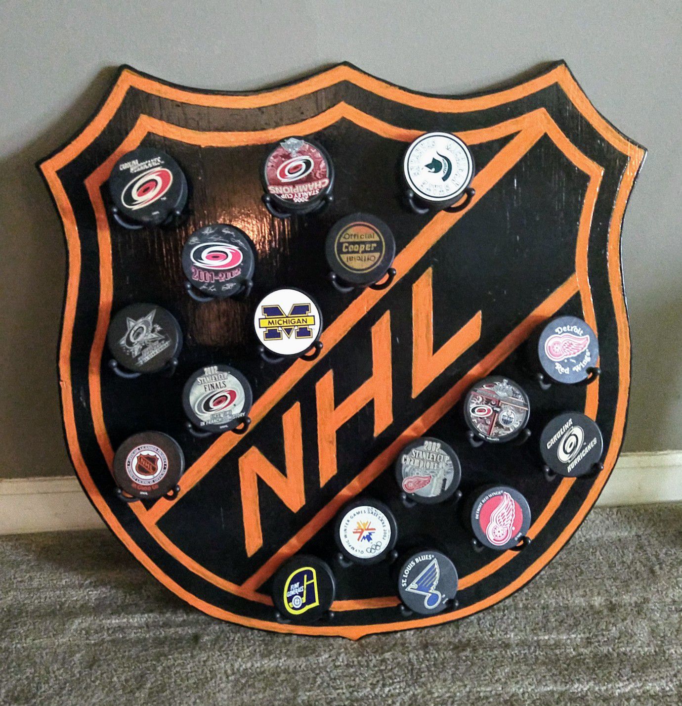 NHL Puck Display