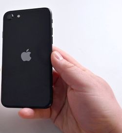 iPhone SE 3 unlocked