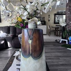 Florero 🏺 La Base Es De  Metal 