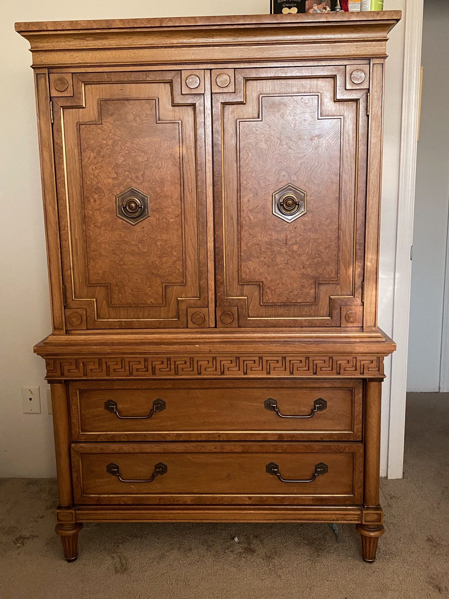 Solid wood Thomasville Amiore dresser and mirror for Sale in Tucson, AZ