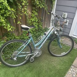 Women’s Hybrid Bike 17” Frame