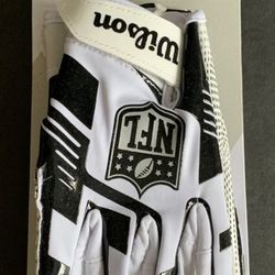 Wilson NFL Stretch-Fit NEW Youth Receivers White Black Gloves Size One Size