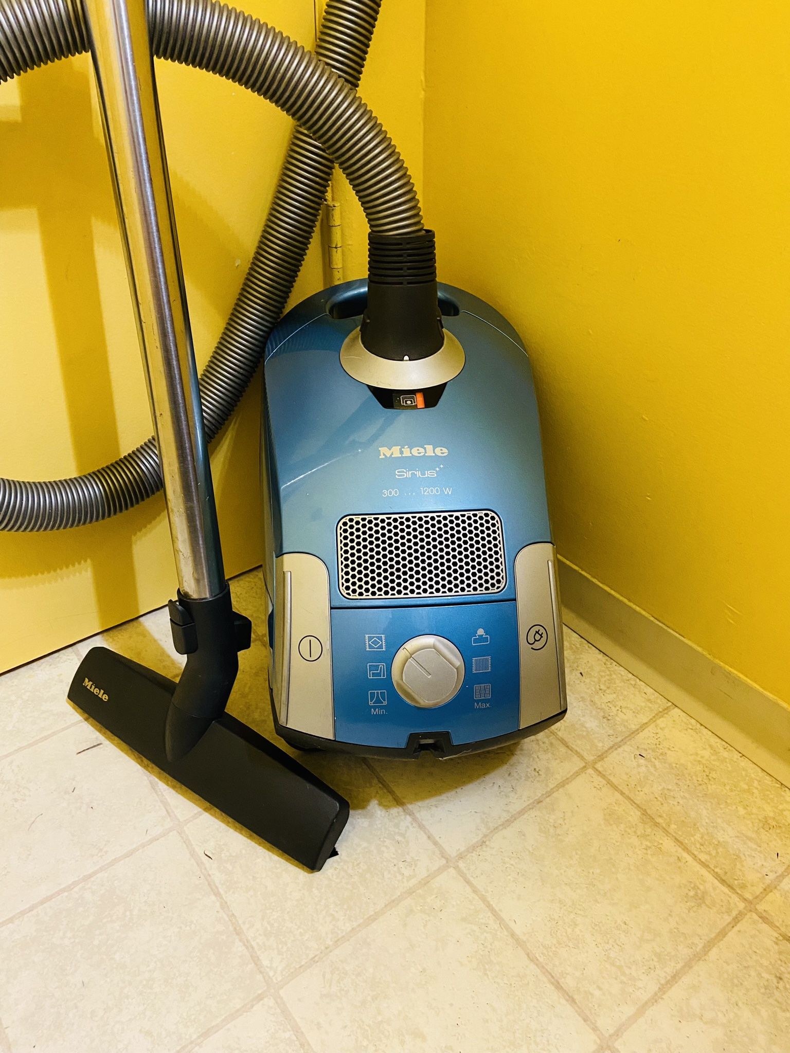 Miele Canister Vacuum Cleaner 