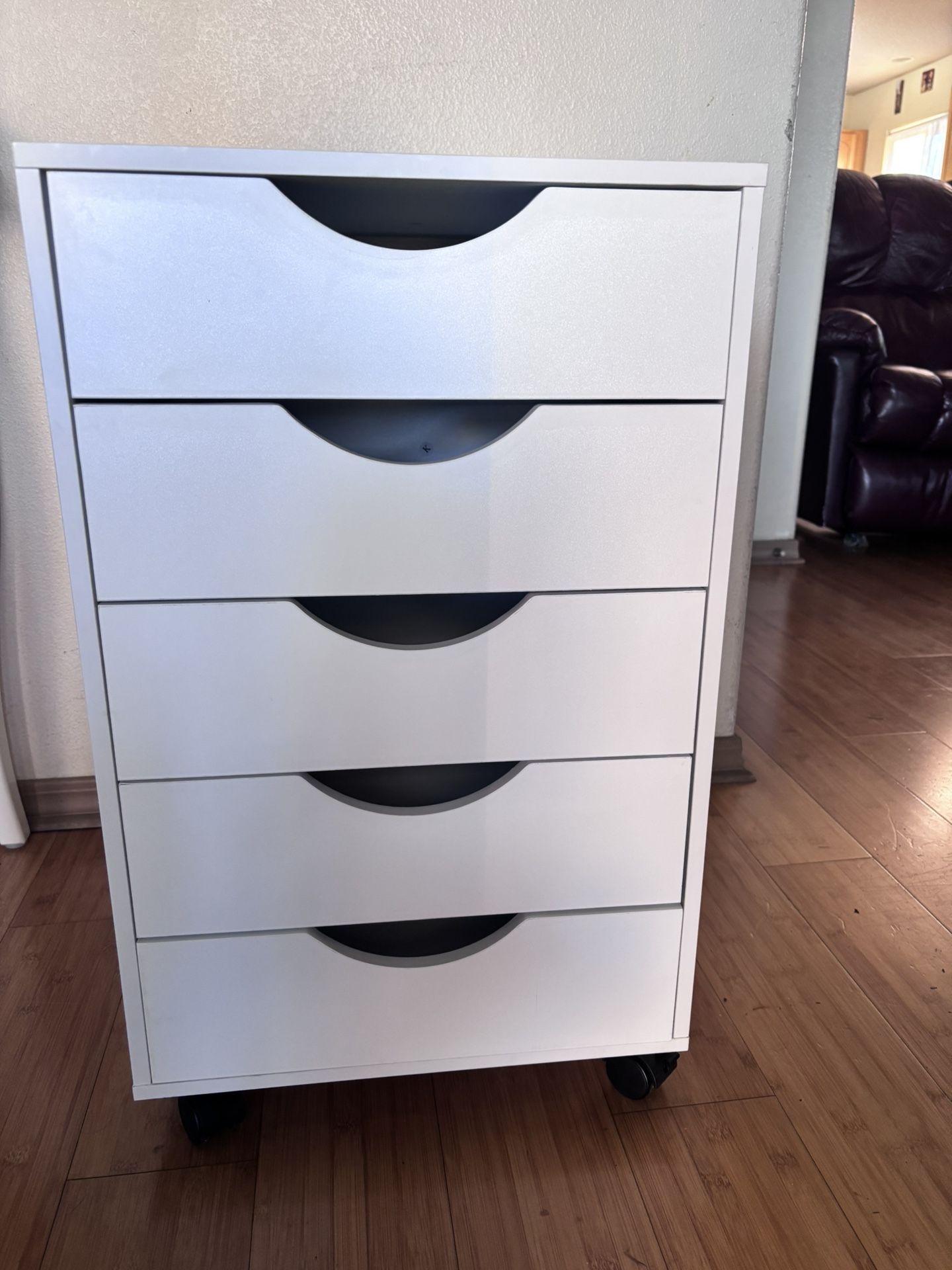 White 5 Chest Of Drawers.