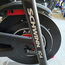 Schwinn IC4 Peloton Compatible Connected Exercise Bike Mint Condition 
