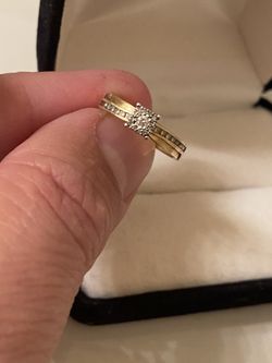 10k Gold Ladies Diamond Ring