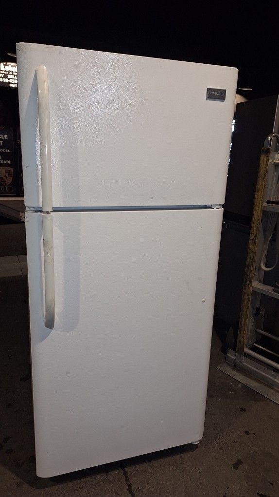 APARTMENT REFRIGERATOR (DELIVERED