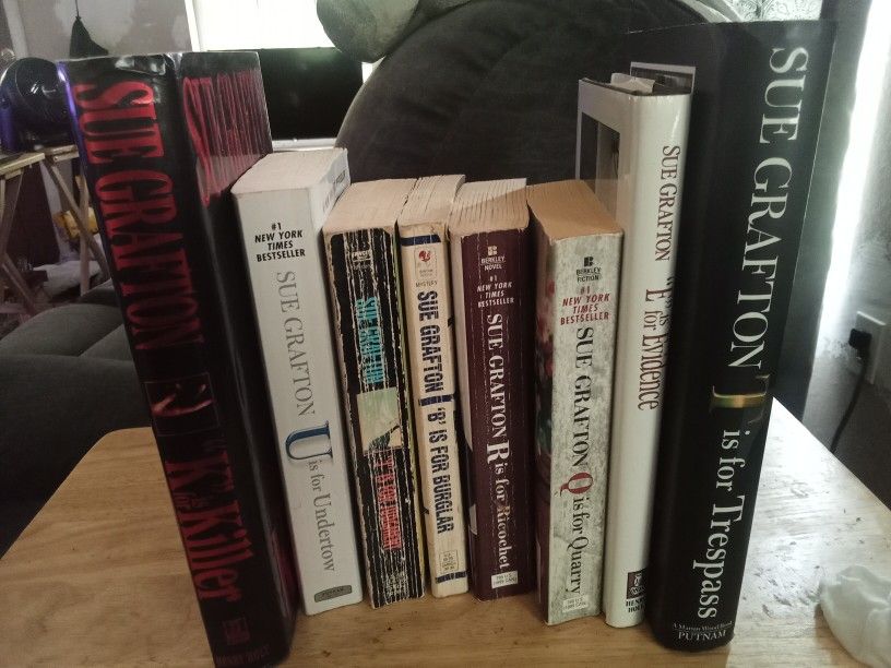 8 Sue Grafton Books
